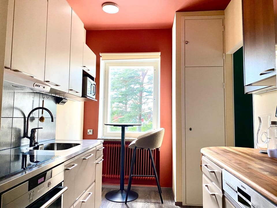 Kitchen or kitchenette, Dining area, dishwasher, minibar, oven, stove, kitchen