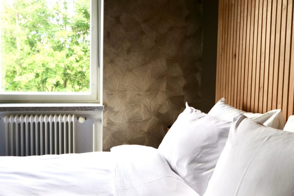 Bed, Bedroom, Garden view