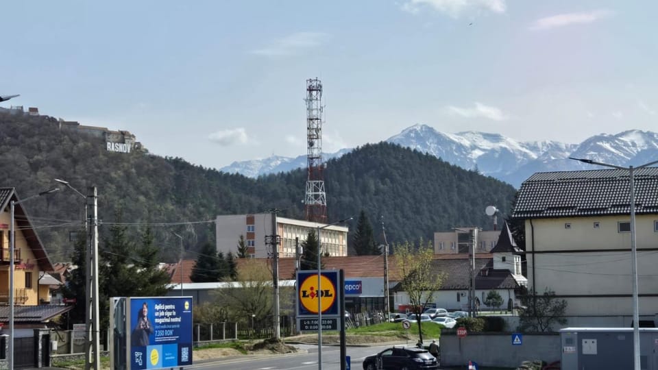 City view, Mountain view, Supermarket/grocery shop