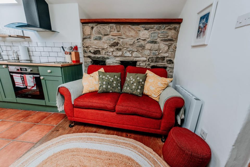 Kitchen or kitchenette, Living room, Seating area, stove