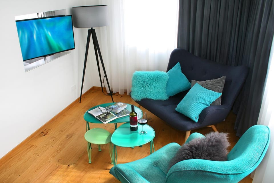 Living room, Photo of the whole room