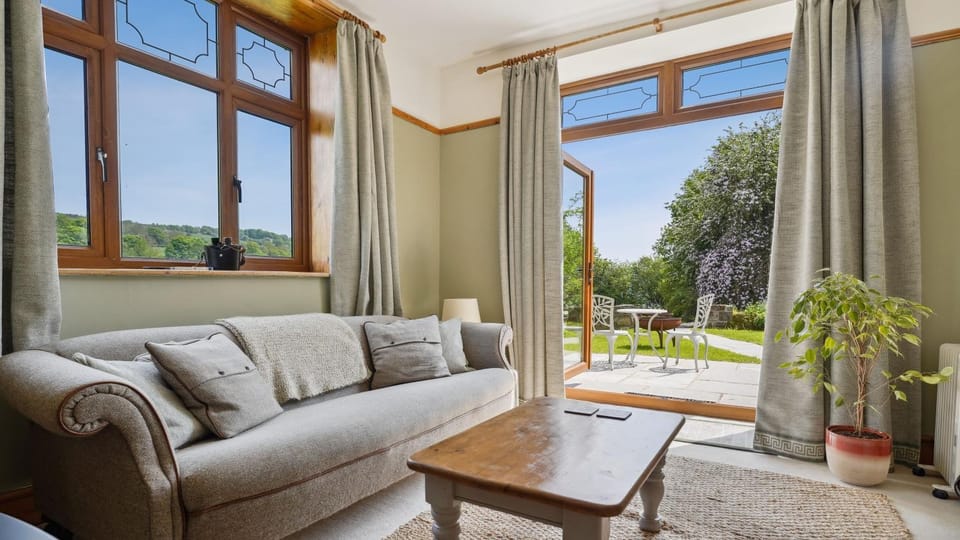 Tranquil countryside cottage for two House in Wales