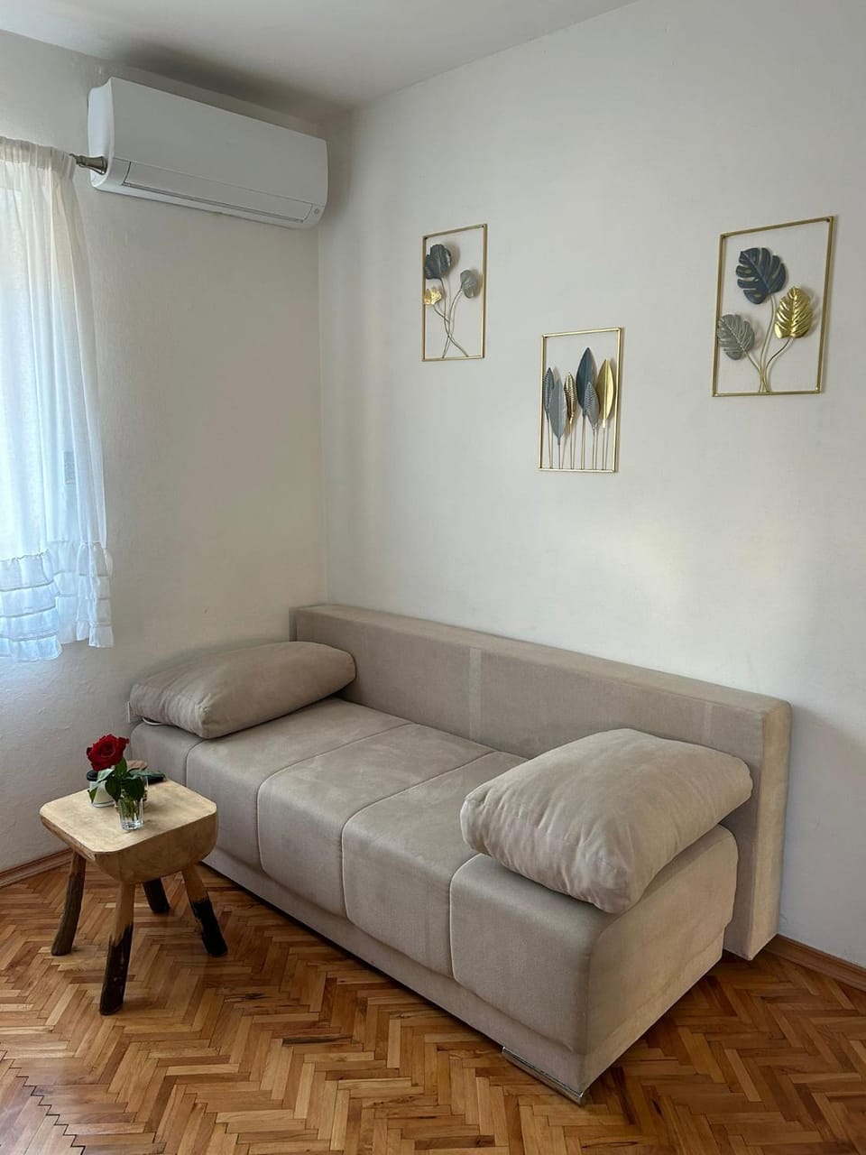 Living room, Seating area, air conditioner