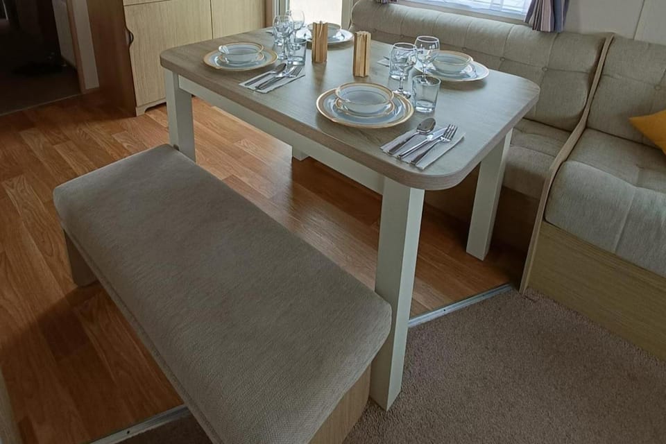 3 Bed Sleeps 6 Parking Chalet in Rhyl