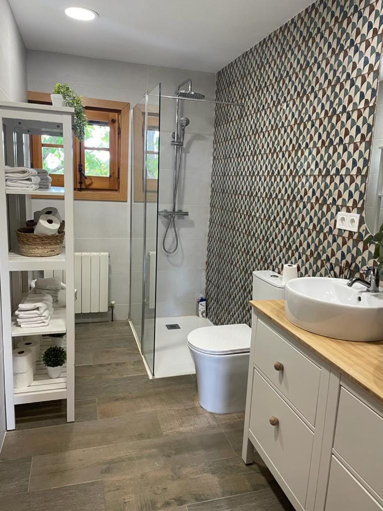 Shower, Toilet, Bathroom