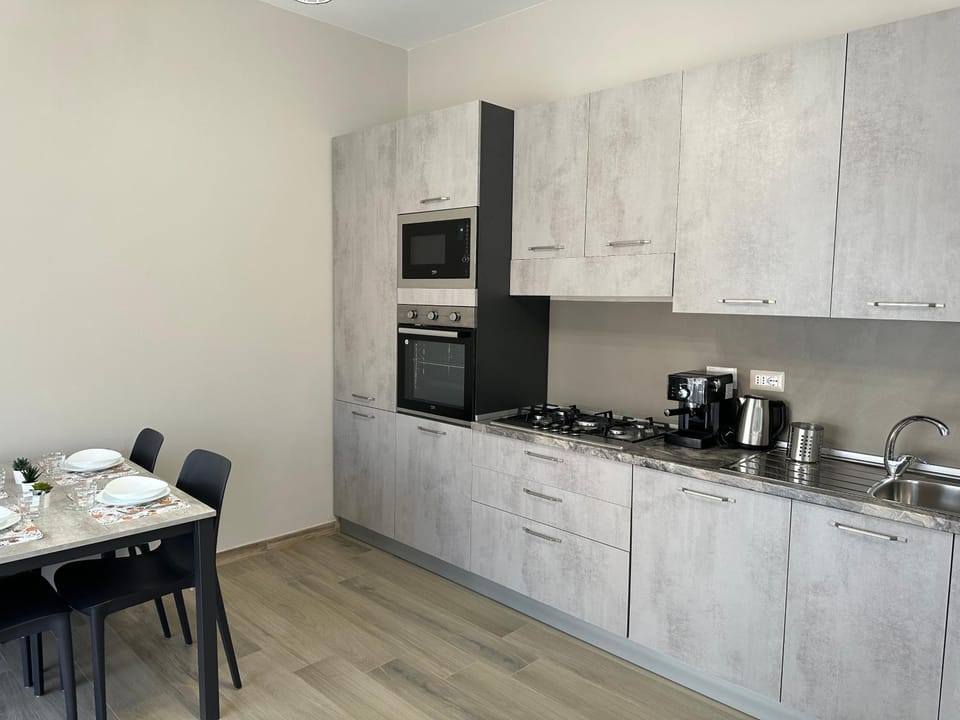 Coffee/tea facilities, Kitchen or kitchenette, Dining area, dishwasher, minibar, pet friendly, stove, toaster