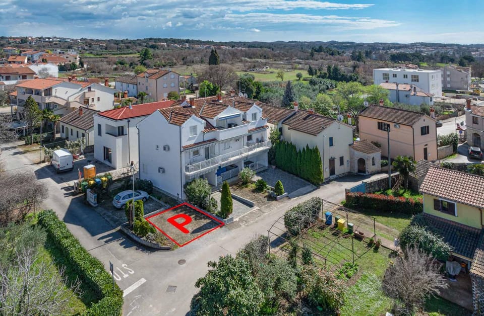 Property building, Bird's eye view, Parking