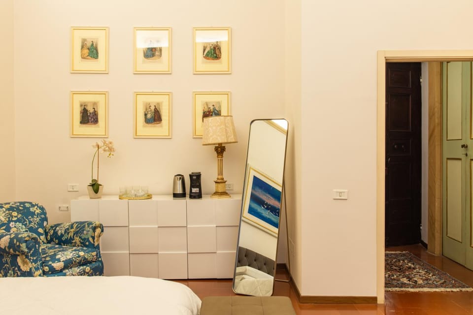 Bed, Photo of the whole room, Bedroom, minibar