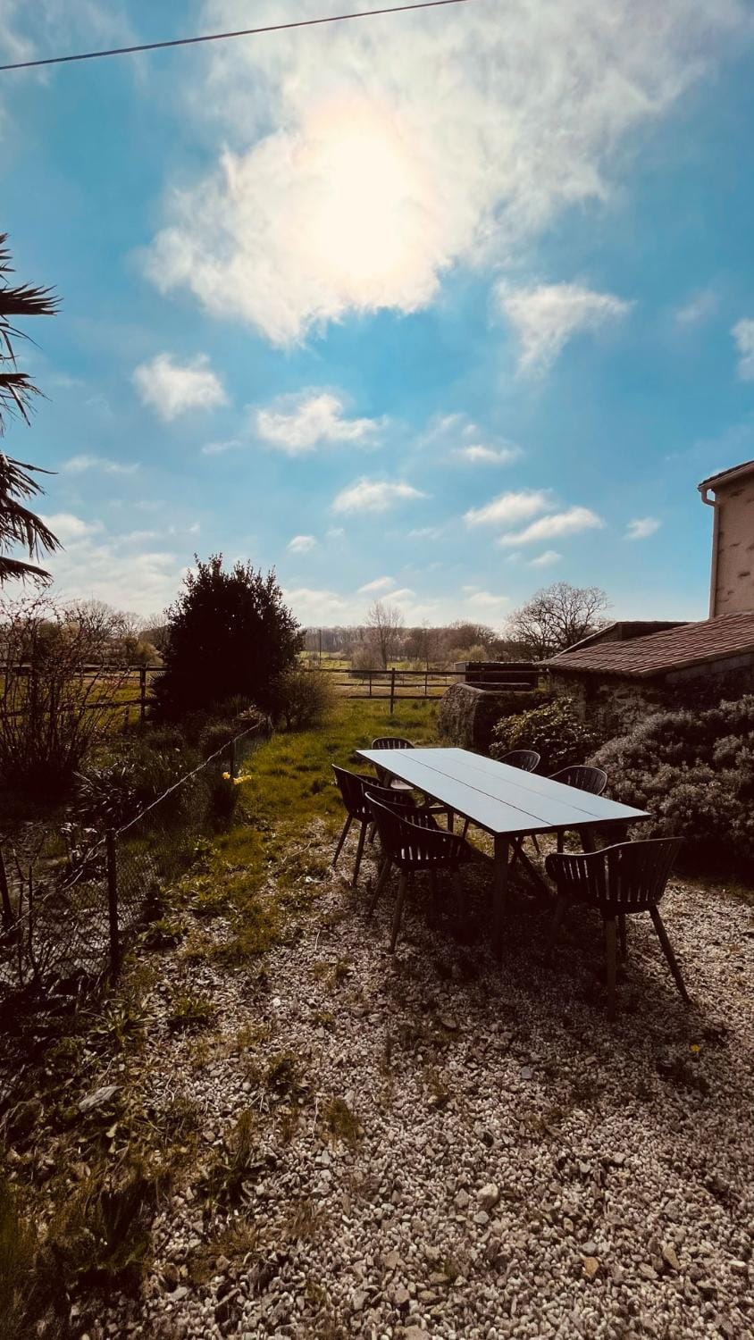 Spring, Dining area