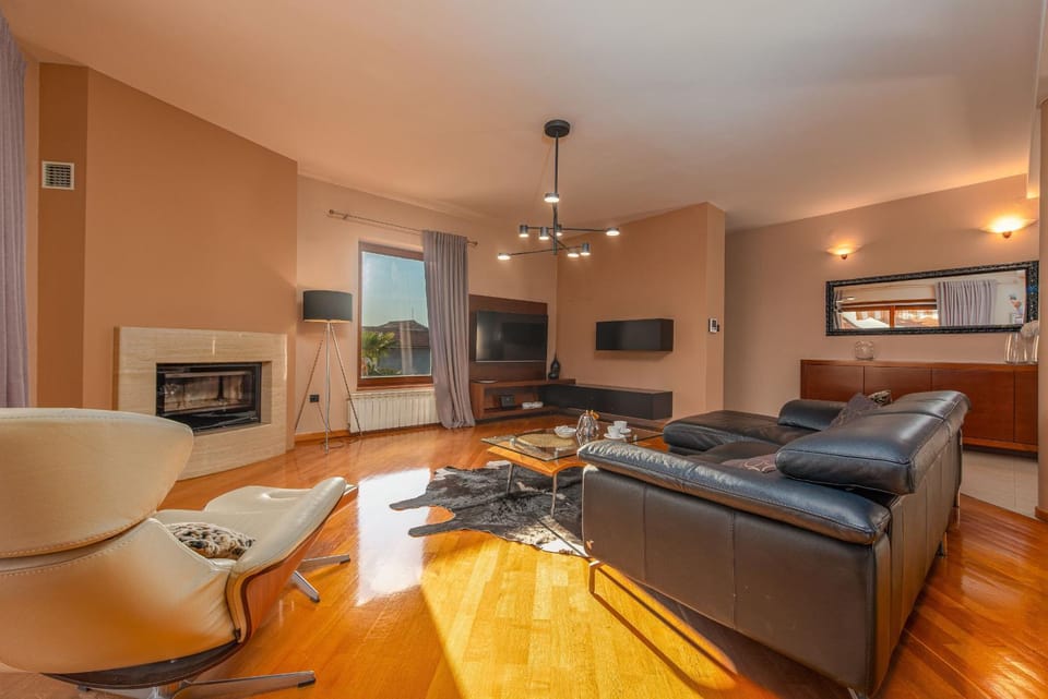Communal lounge/ TV room, Living room