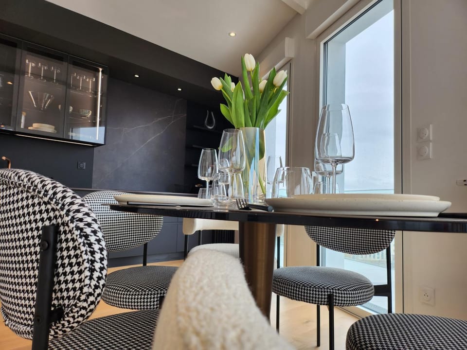 Kitchen or kitchenette, Living room, Dining area