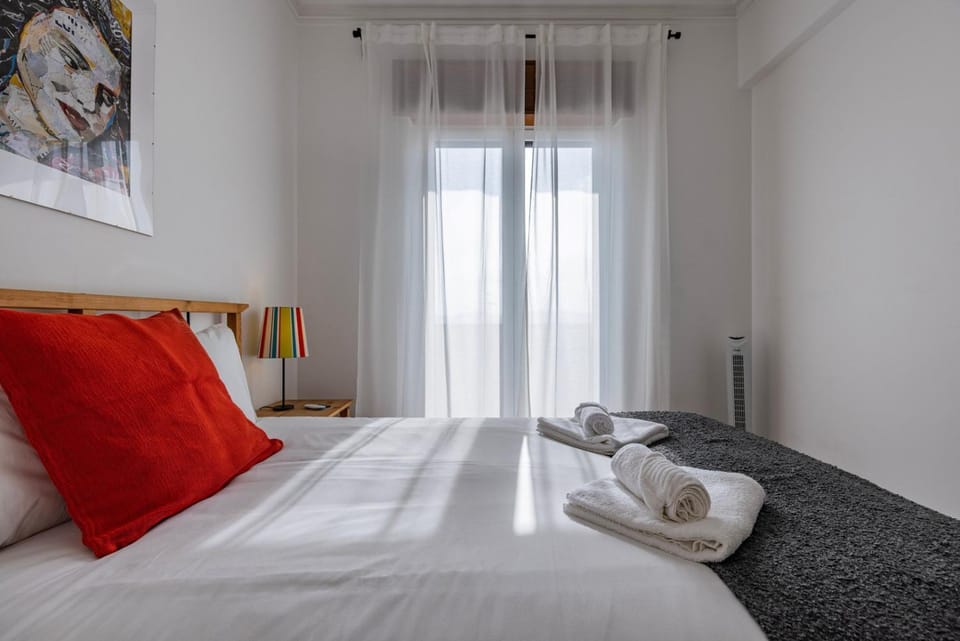 Bed, Bedroom, towels