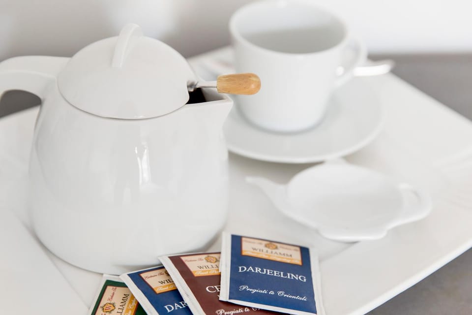 Coffee/tea facilities, Non alcoholic drinks, Internal: Not applicable to any particular room