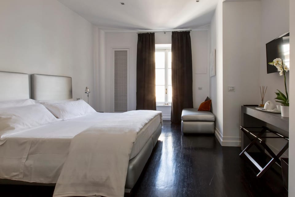 Photo of the whole room, Bedroom