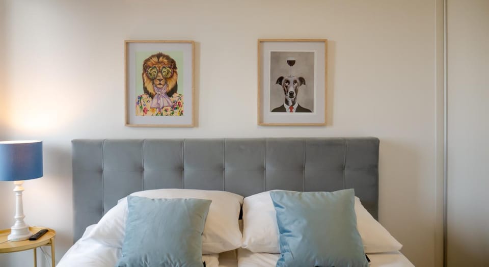 Bedroom, towels