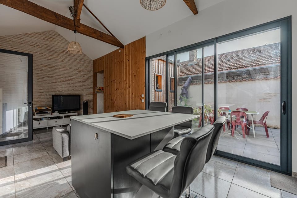 Property building, Kitchen or kitchenette, Living room