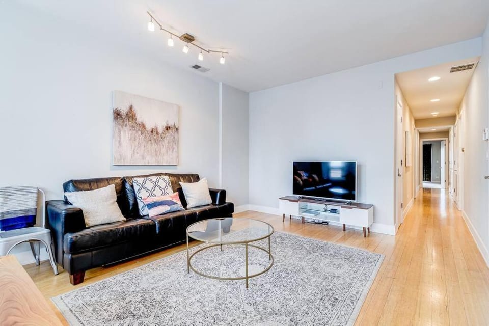 870 1&2 - 2 Separate Suites in same building Apartment in Chicago