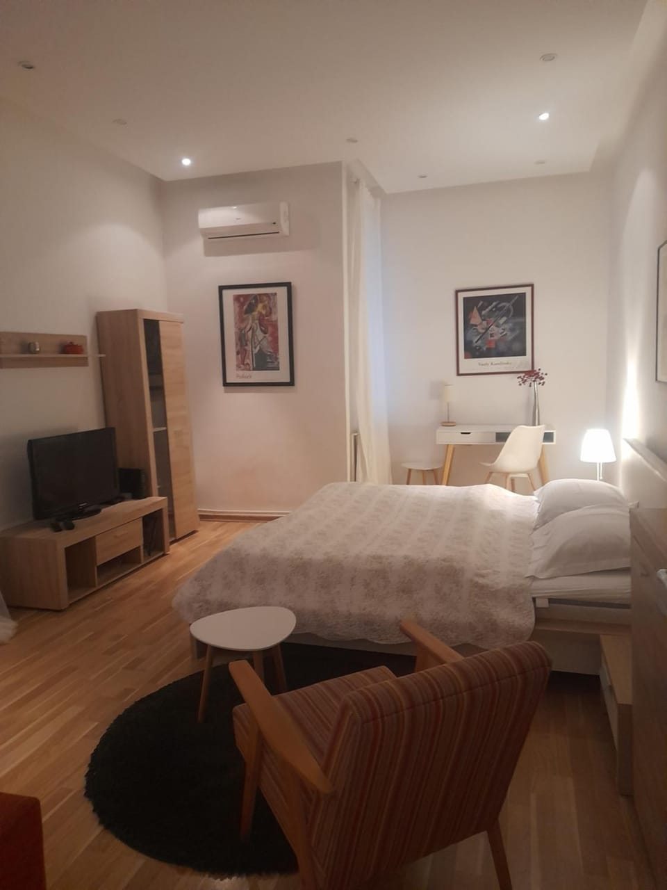 Photo of the whole room