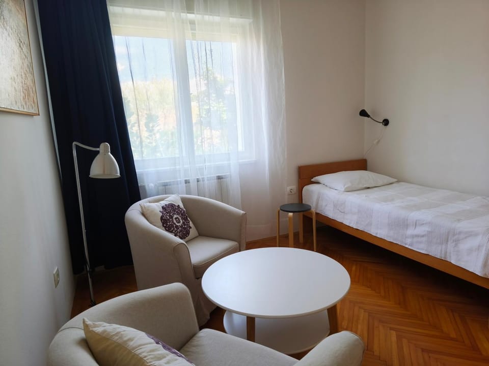 Bed, Living room, Seating area, Bedroom