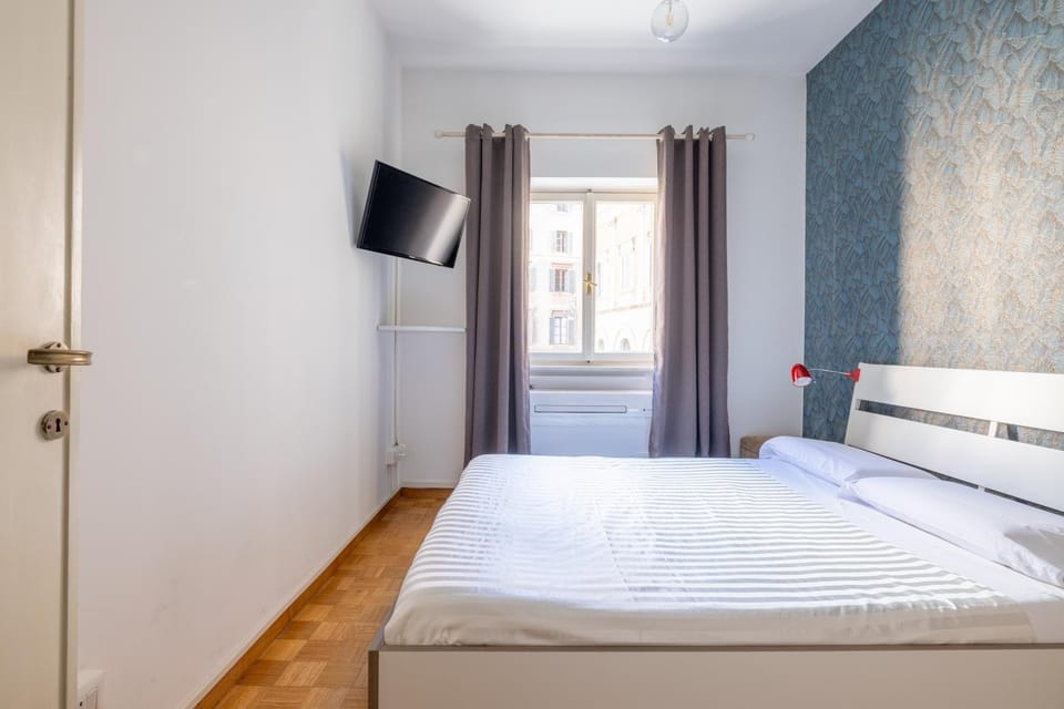 Bed, TV and multimedia, Photo of the whole room, Bedroom, hair dresser