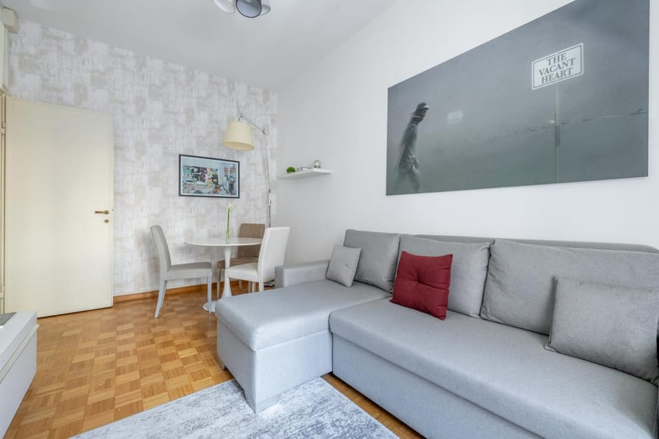 TV and multimedia, Living room, Seating area, air conditioner