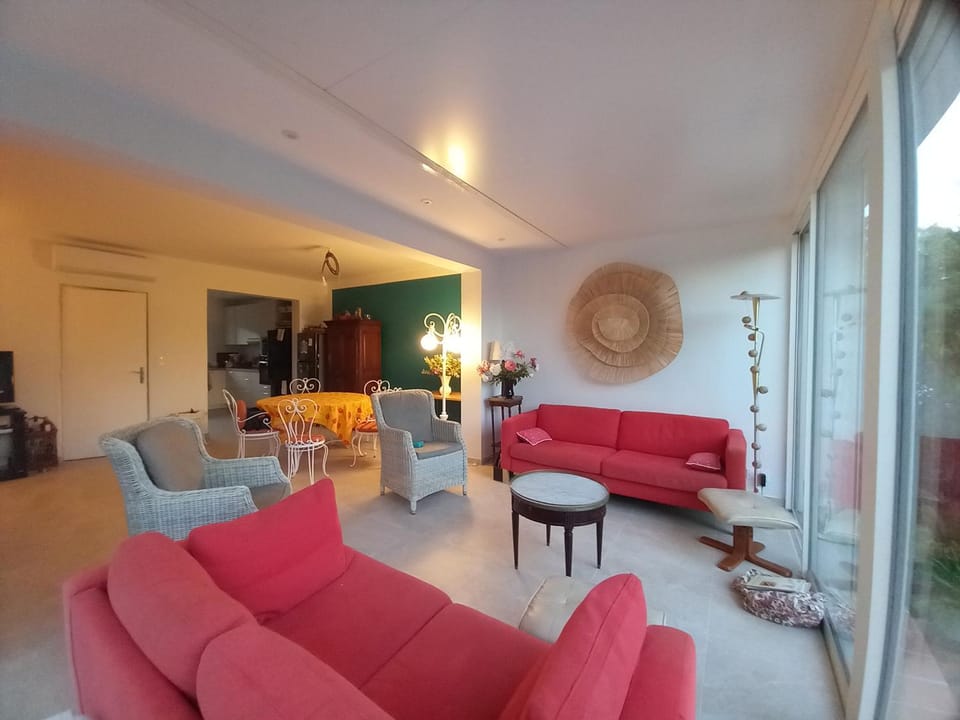 Havre de paix, mer et jardin luxuriant House in Fréjus