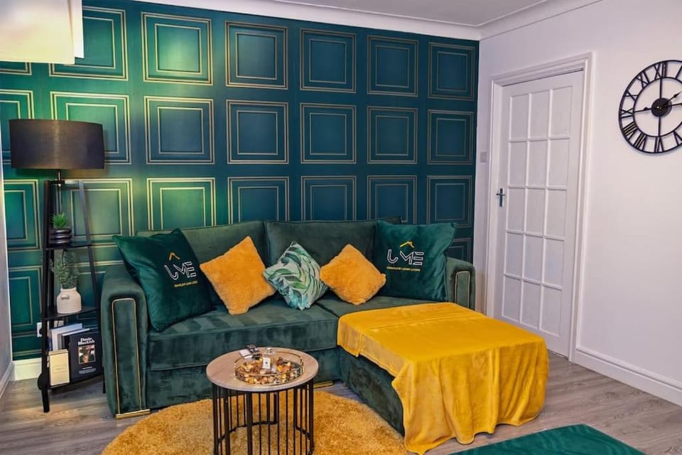 Bed, Living room, Seating area
