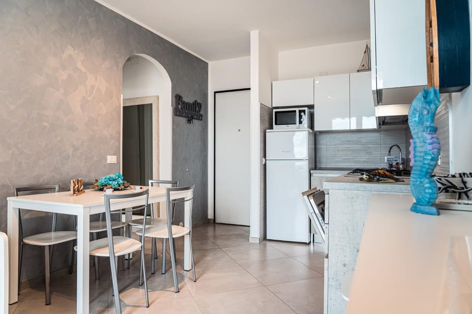 Kitchen or kitchenette, Dining area, dishwasher, stove