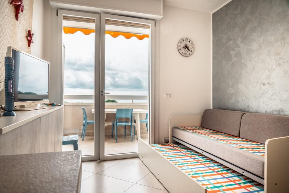 TV and multimedia, Balcony/Terrace, Living room, Dining area