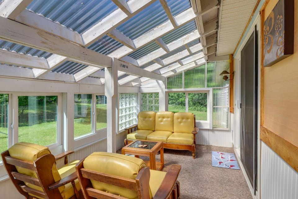 Cozy Lake Luzerne Home - 1 Mi to Wayside Beach! House in Lake Luzerne
