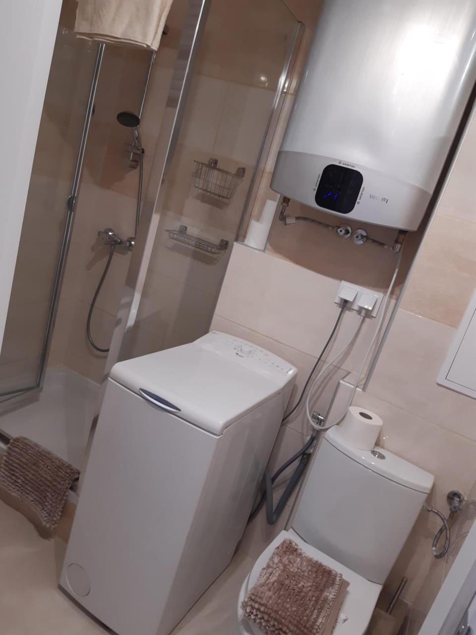 Shower, Toilet, Bathroom, towels