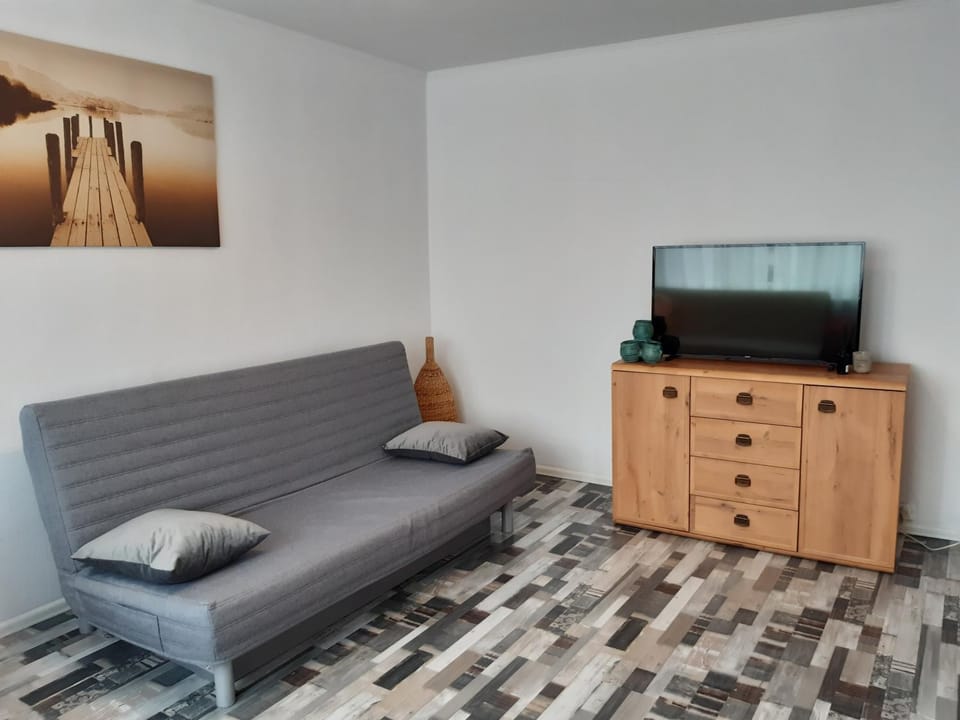 Communal lounge/ TV room, TV and multimedia, Living room, Evening entertainment