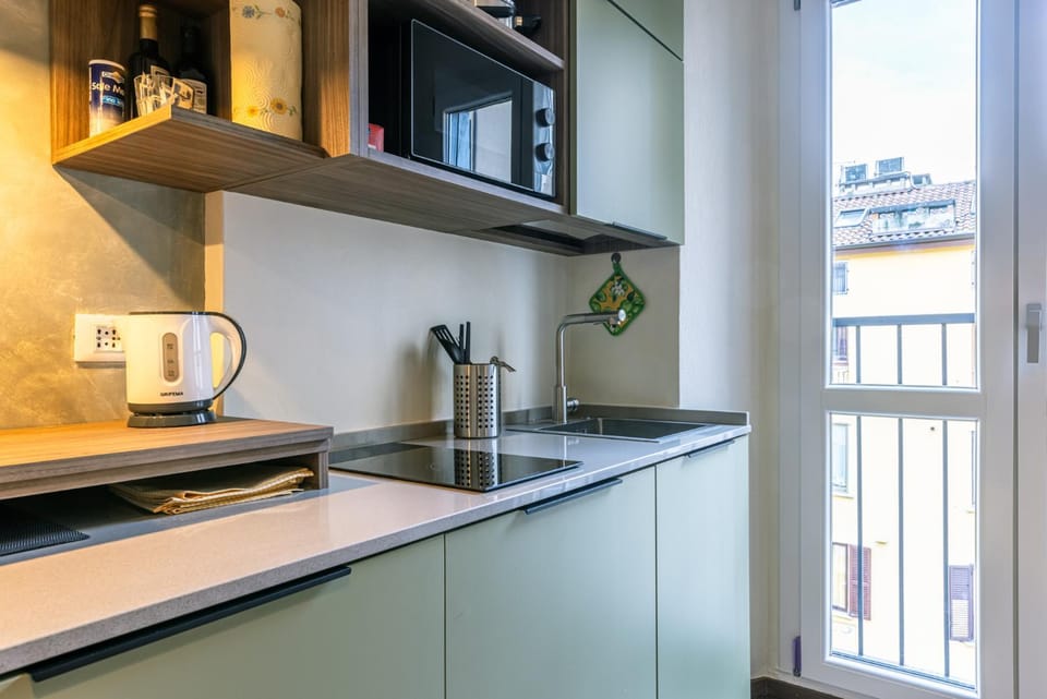 Coffee/tea facilities, Kitchen or kitchenette, minibar, stove