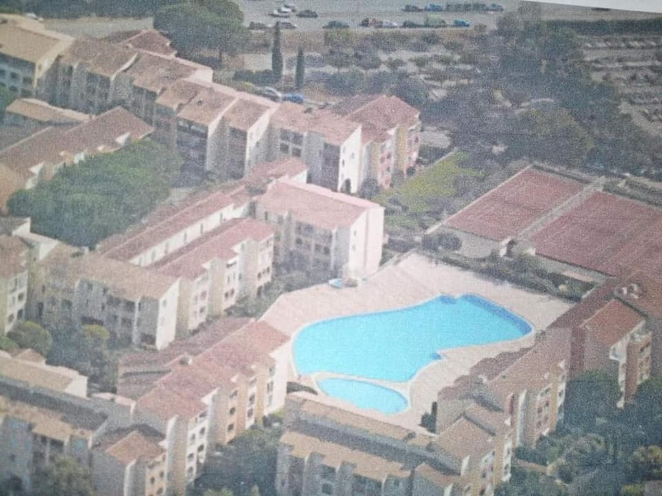 Charmant t2 res lagon bleu piscine 1000 m2 Apartment in Fréjus
