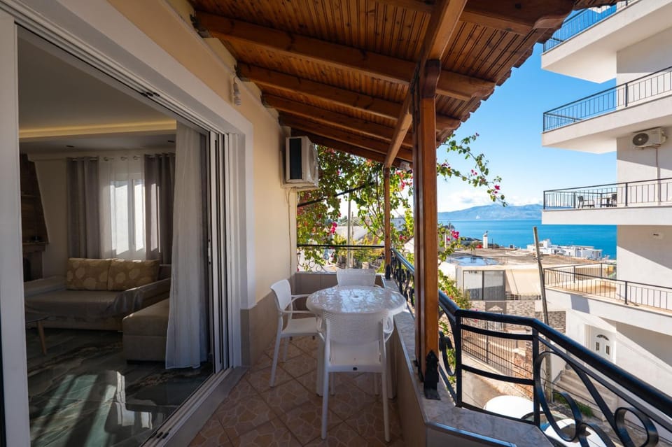 Property building, Balcony/Terrace, Living room, Seating area, Sea view