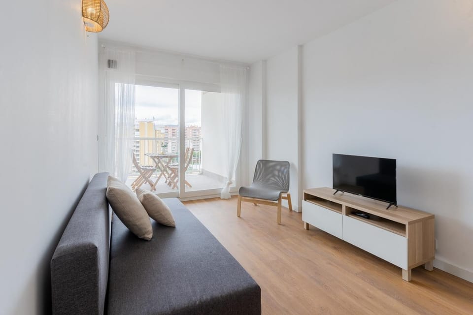 Canet Seaview Gem: Pool & Beach Proximity Apartment in Valencian Community