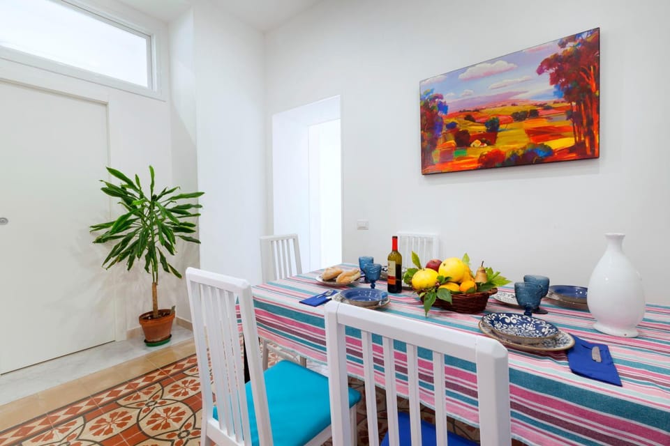 Food and drinks, Decorative detail, Dining area, Food