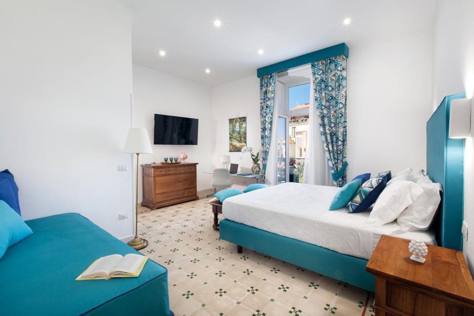Bed, TV and multimedia, Balcony/Terrace, Photo of the whole room, Bedroom