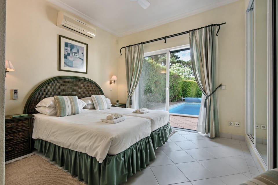 Property building, Living room, Bedroom