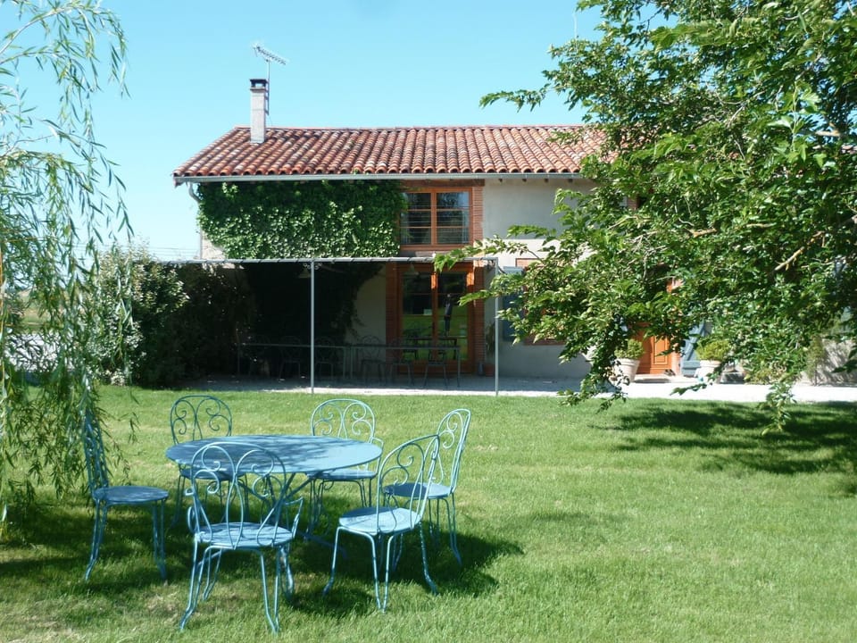 Property building, Facade/entrance, Garden