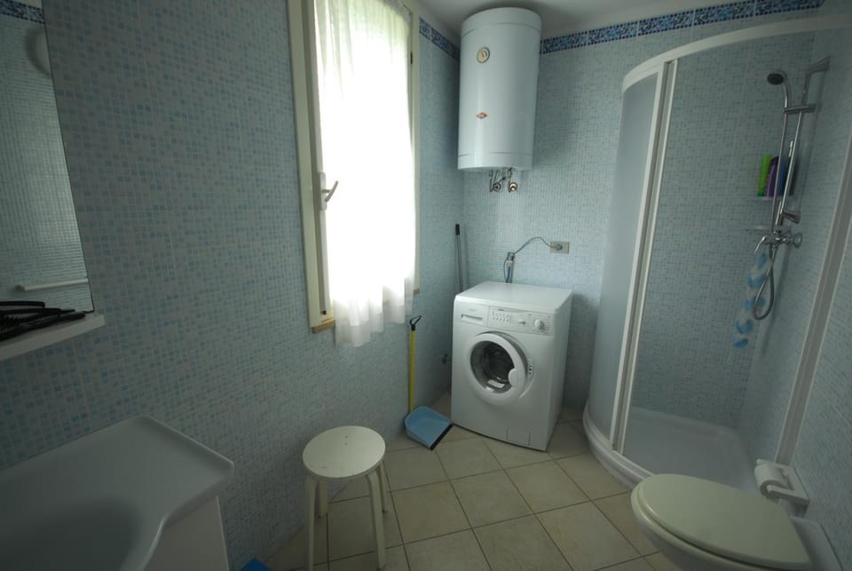 Shower, Toilet, Bathroom, washing machine