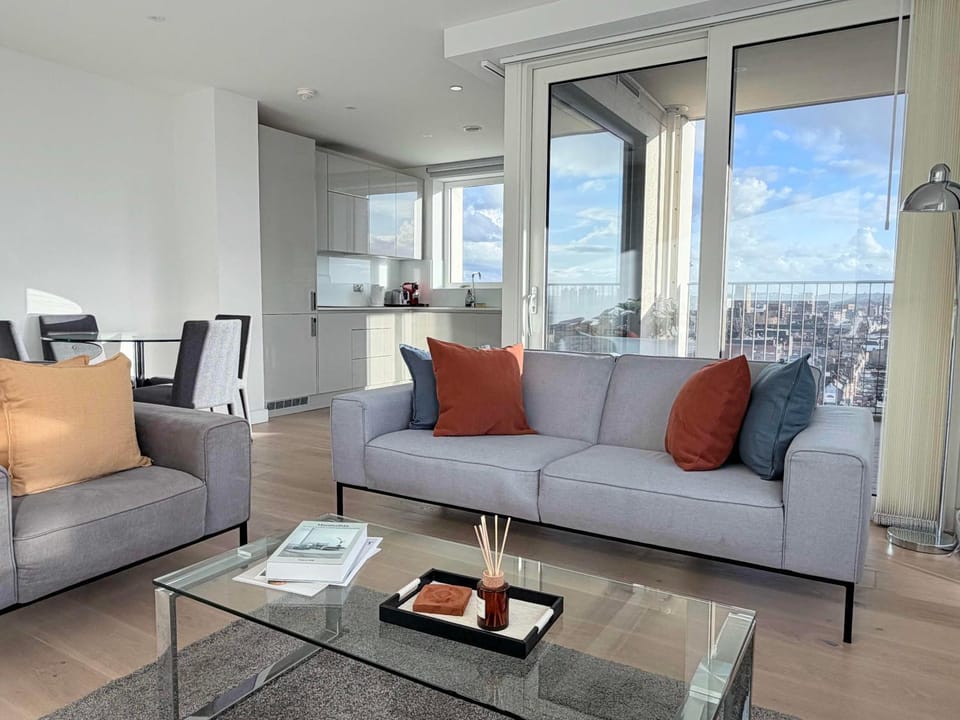 Day, View (from property/room), Balcony/Terrace, Living room, Seating area, City view