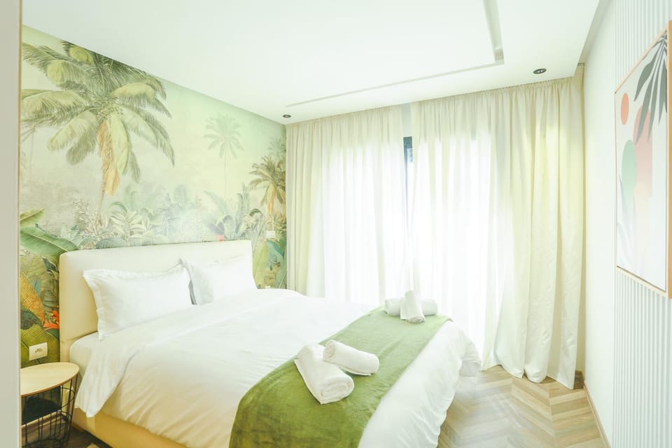 Bed, Bedroom, towels