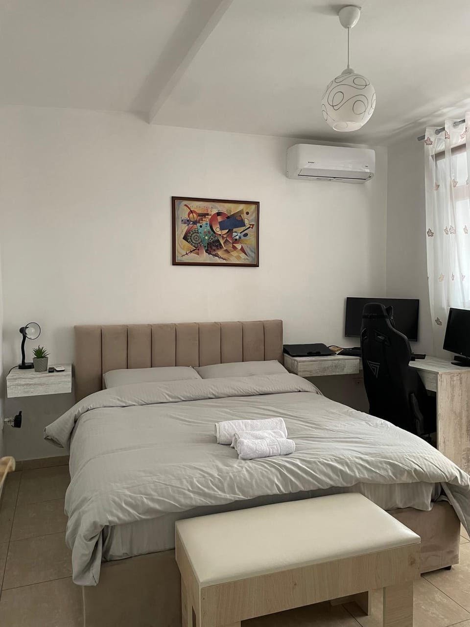 Bed, Bedroom, air conditioner