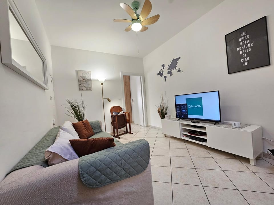 Communal lounge/ TV room, TV and multimedia, Living room, Seating area, Evening entertainment, heating, internet