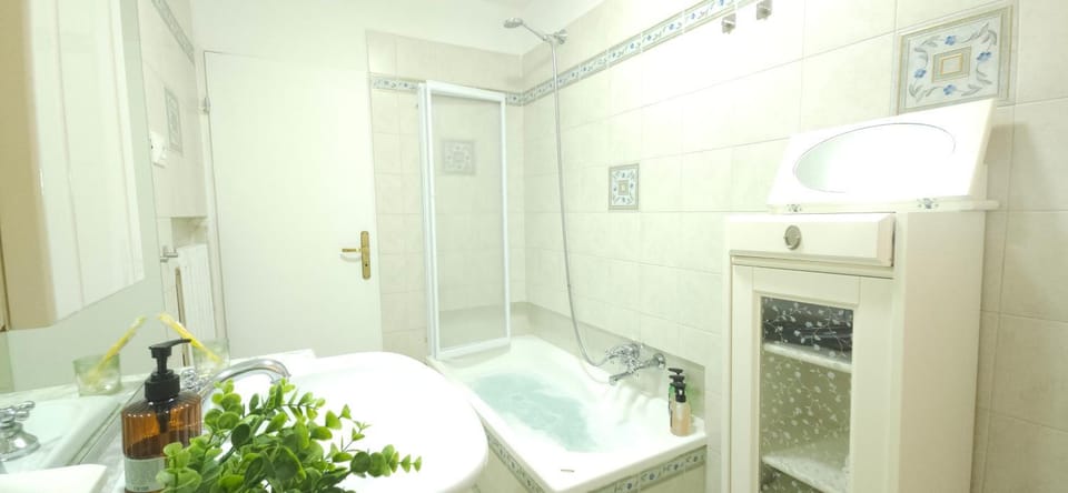 Shower, Bathroom, Bath, hair dryier, towels