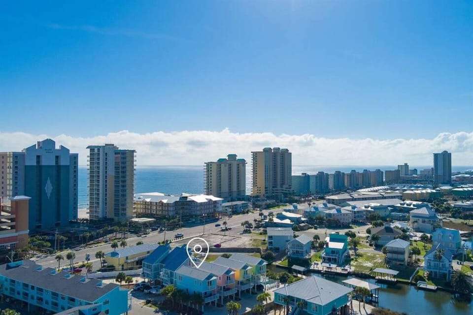 Property building, Day, Natural landscape, Bird's eye view, City view, Lake view, River view, Sea view