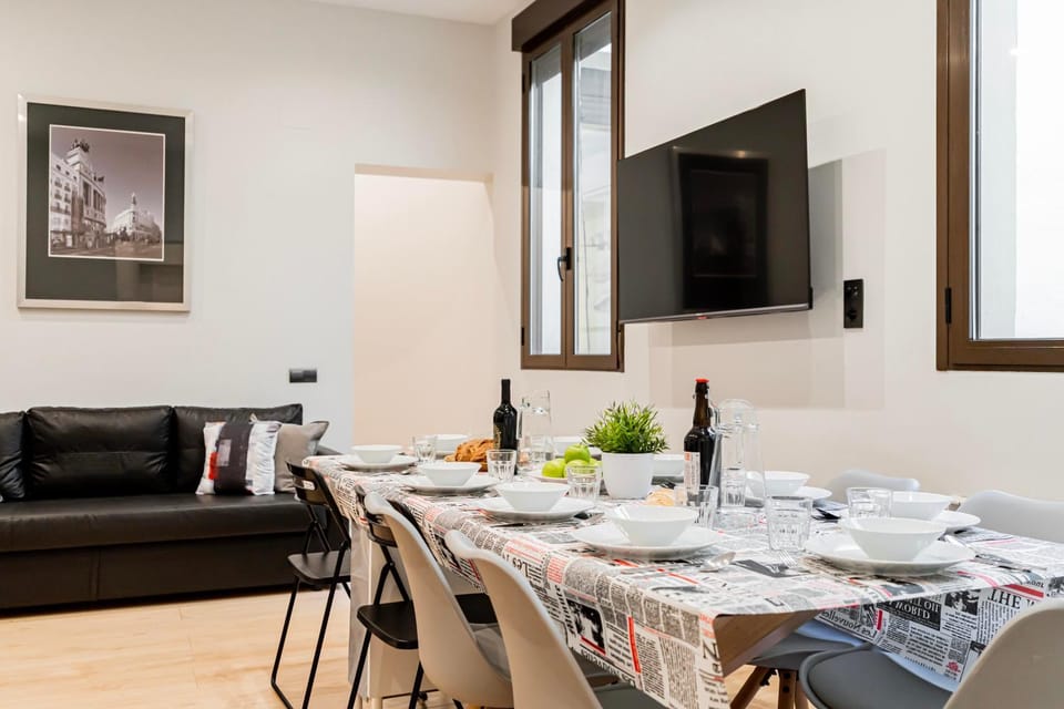 Communal lounge/ TV room, TV and multimedia, Living room, Seating area, Dining area, Evening entertainment, internet, locker, locker, air conditioner