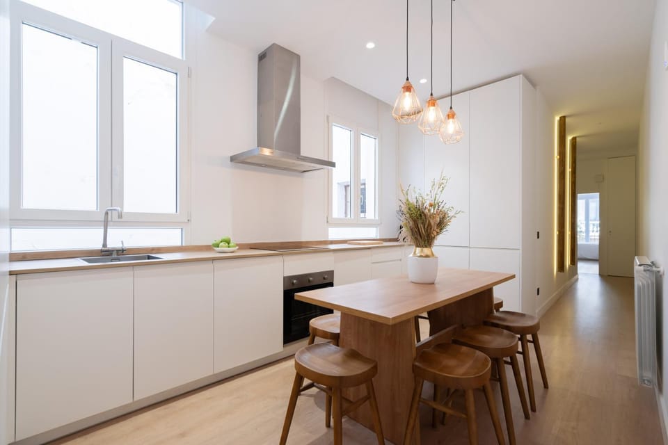 Kitchen or kitchenette, Dining area, dishwasher, internet, locker, stove, air conditioner