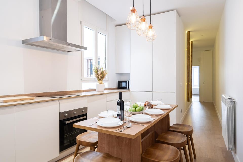 Kitchen or kitchenette, Dining area, internet, minibar, pet friendly, stove, air conditioner